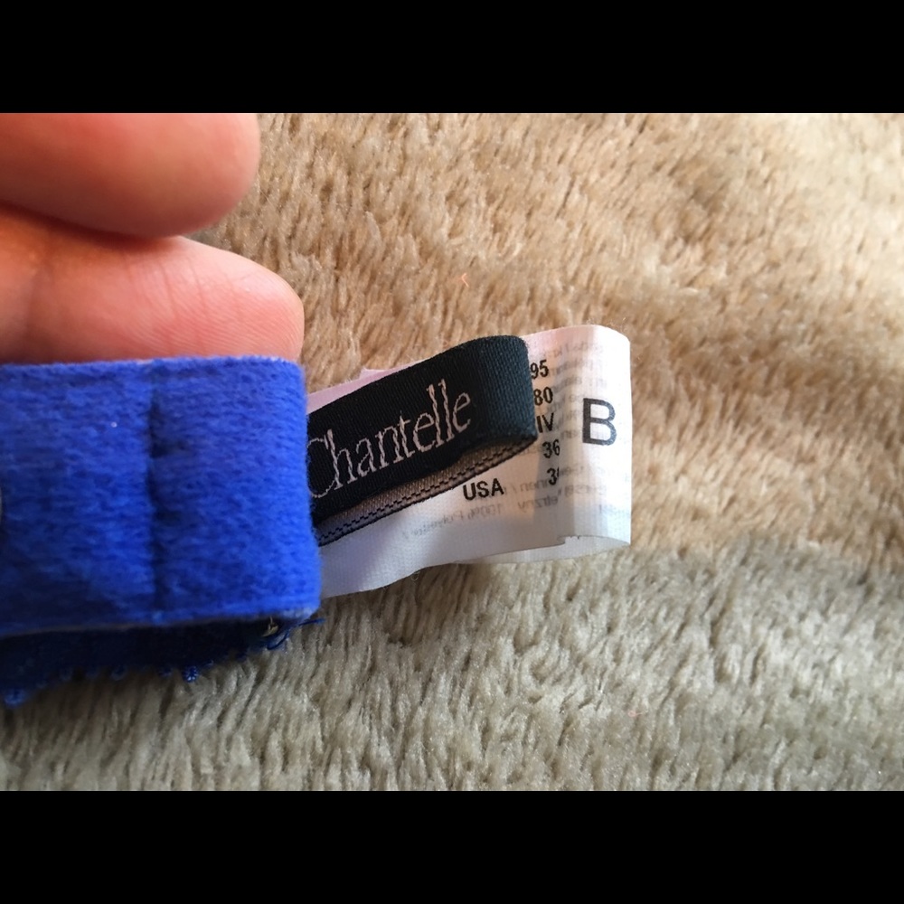 Lot of 4 bras - 2 Chantelle, Natori, Huit - Picture 5 of 8